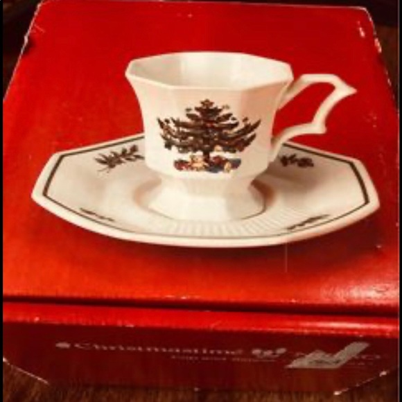 Vintage Nikko Christmas Time Retired Cups & Saucers - Picture 2 of 6